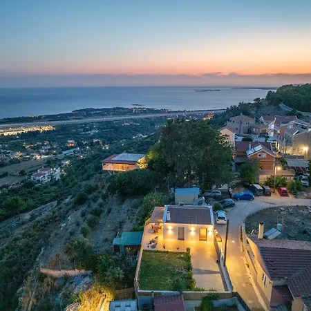 Holiday home Zoe's Lakithra